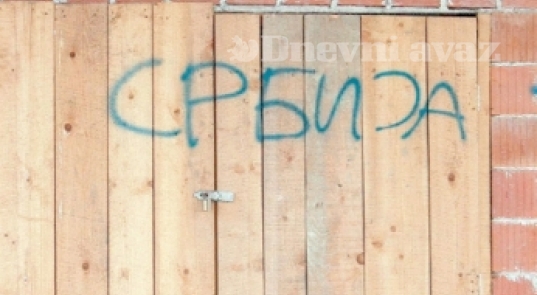 blusrcu.ba-Vandali na džamiji ispisali grafite "Srbija" i četiri slova "S"
